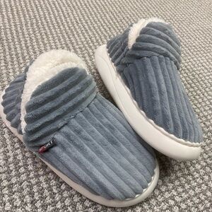 NWOT Womens Cozy Slip-On Slippers - Gray size 38-39